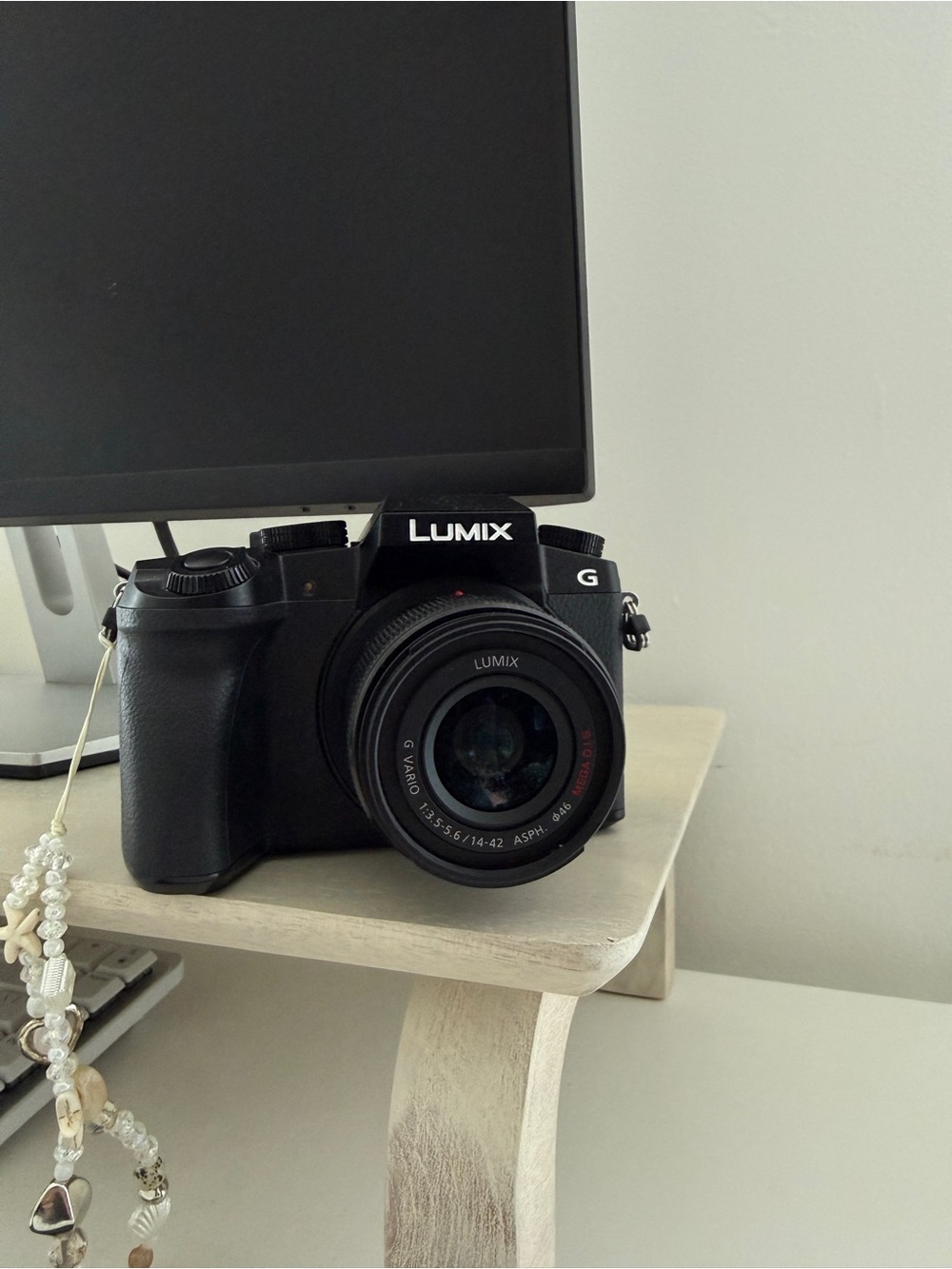 Panasonic Lumix G7 4K Mirrorless Camera in Black